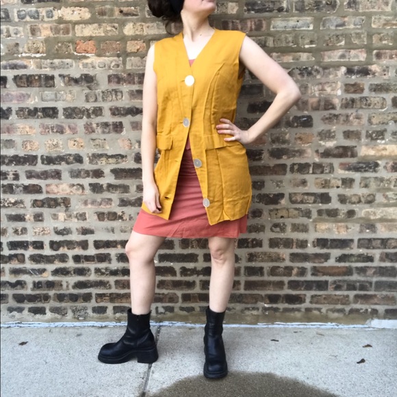 Vintage 1970s MOD mustard yellow vest with shell buttons - Picture 8 of 9